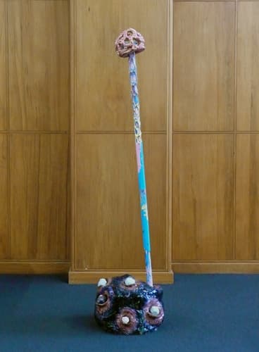 Wounded spider, cataract gem holder